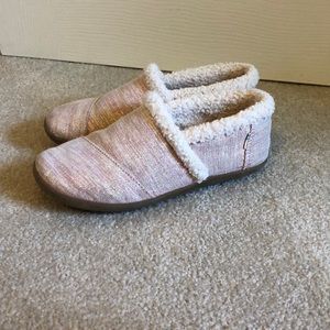 Toms rubber bottom bedroom shoes size 4 pink